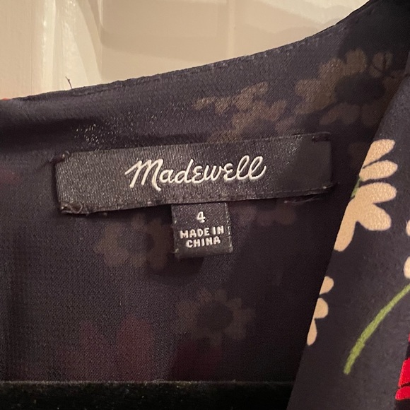 Madewell Peekaboo-Sleeve Midi Dress in Hillside Daisies - Picture 6 of 7